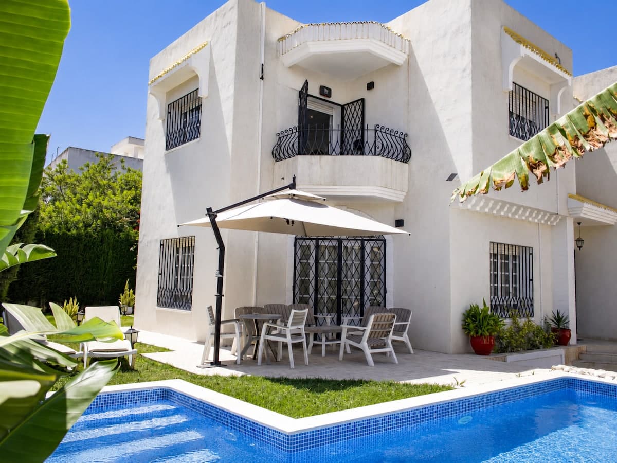 Charmante villa 600m2 avec Grand jardin et piscine - image 1