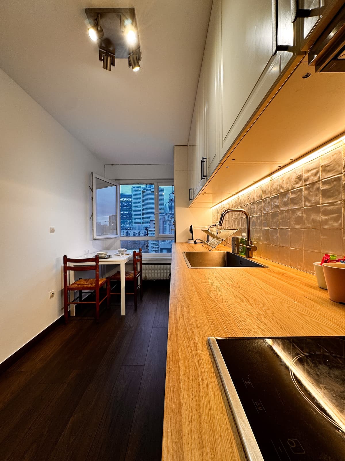 Vue Paris & Accès Direct – Appart 10 pers - image 10