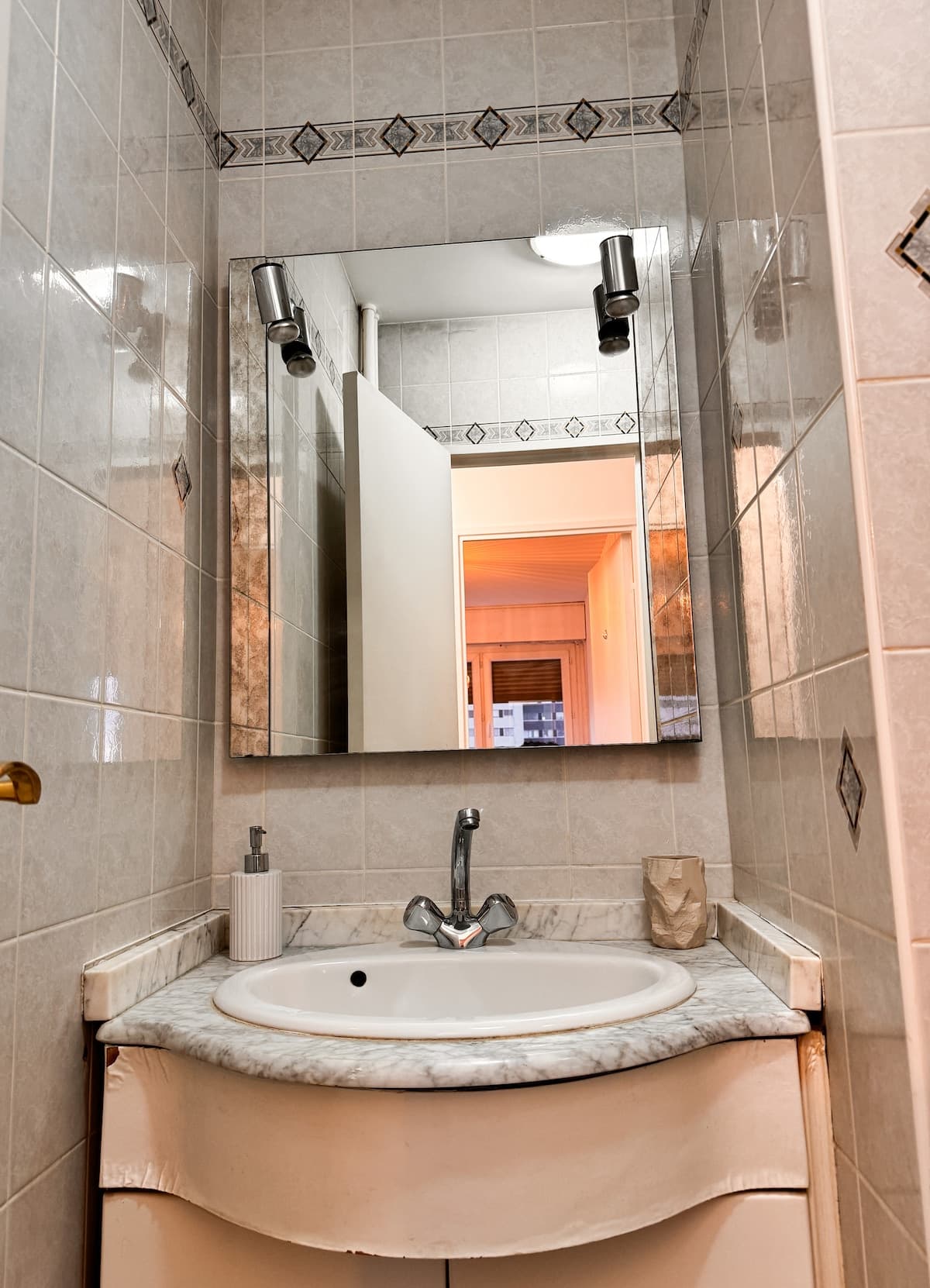 Vue Paris & Accès Direct – Appart 10 pers - image 25