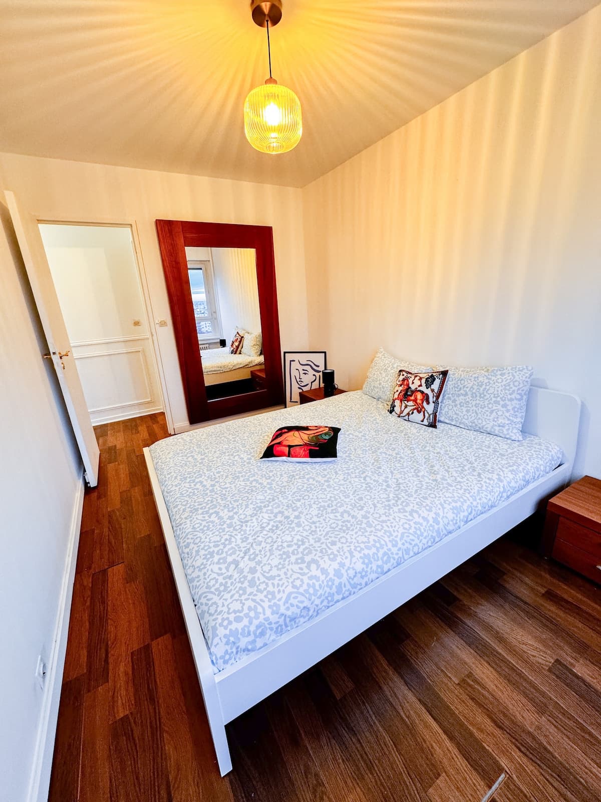 Vue Paris & Accès Direct – Appart 10 pers - image 23