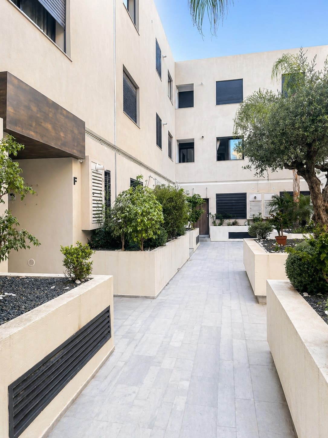 Modern Cocoon @ Prestigieuse Villa Jade, La Marsa - image 47