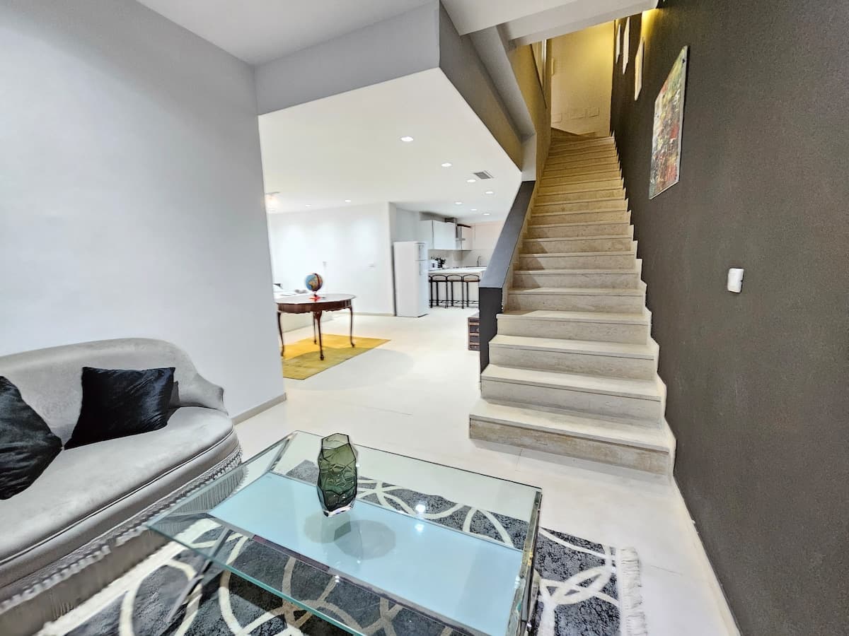 Villa élégante et moderne avec jardin privé - image 16