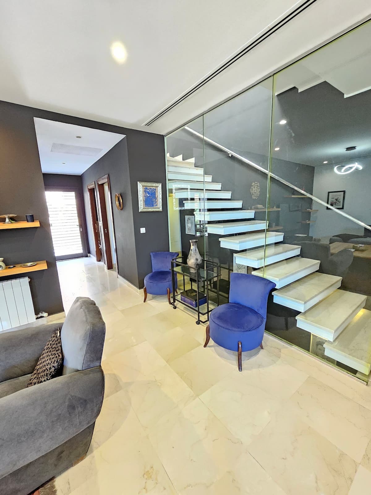 Villa élégante et moderne avec jardin privé - image 15