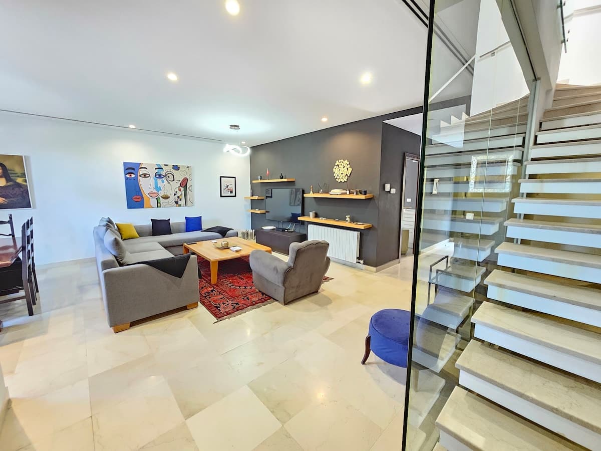 Villa élégante et moderne avec jardin privé - image 1