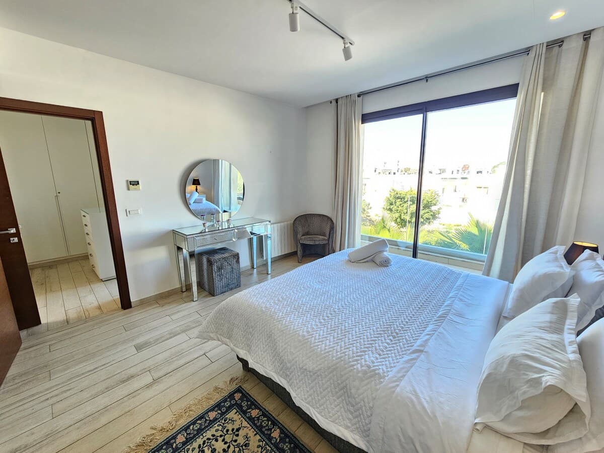 Villa élégante et moderne avec jardin privé - image 51
