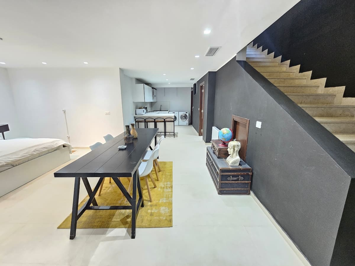 Villa élégante et moderne avec jardin privé - image 24