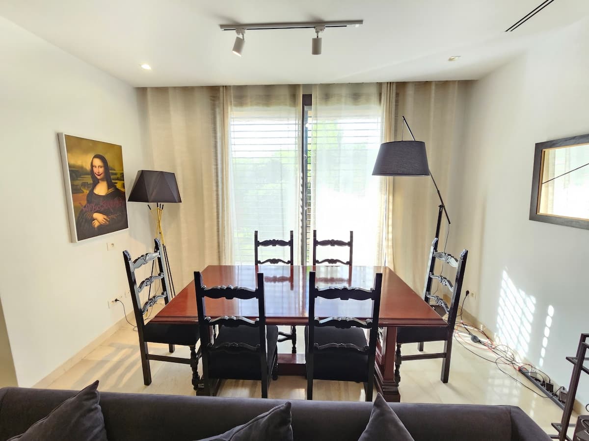 Villa élégante et moderne avec jardin privé - image 22