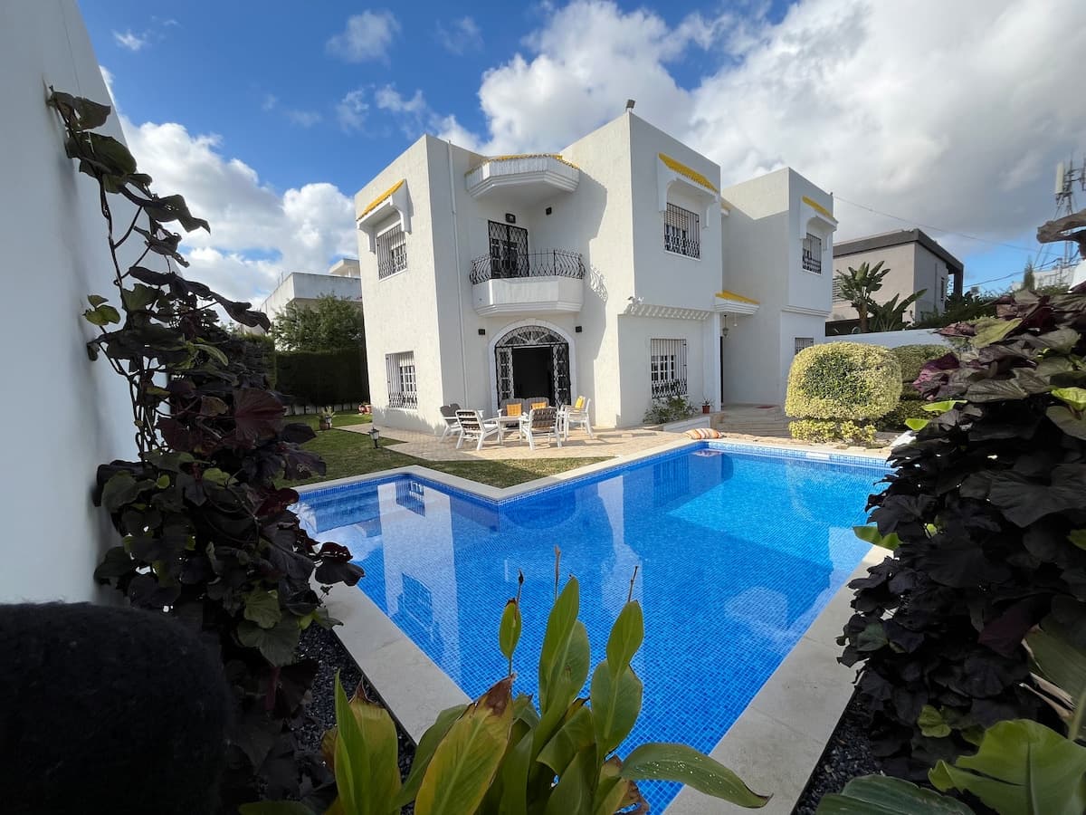 Charmante villa 600m2 avec Grand jardin et piscine - image 27