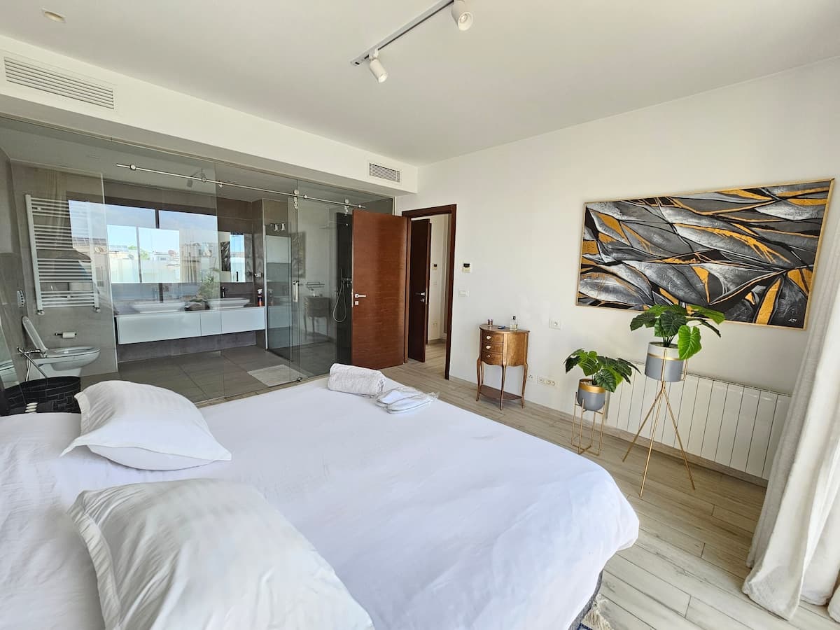 Villa élégante et moderne avec jardin privé - image 38