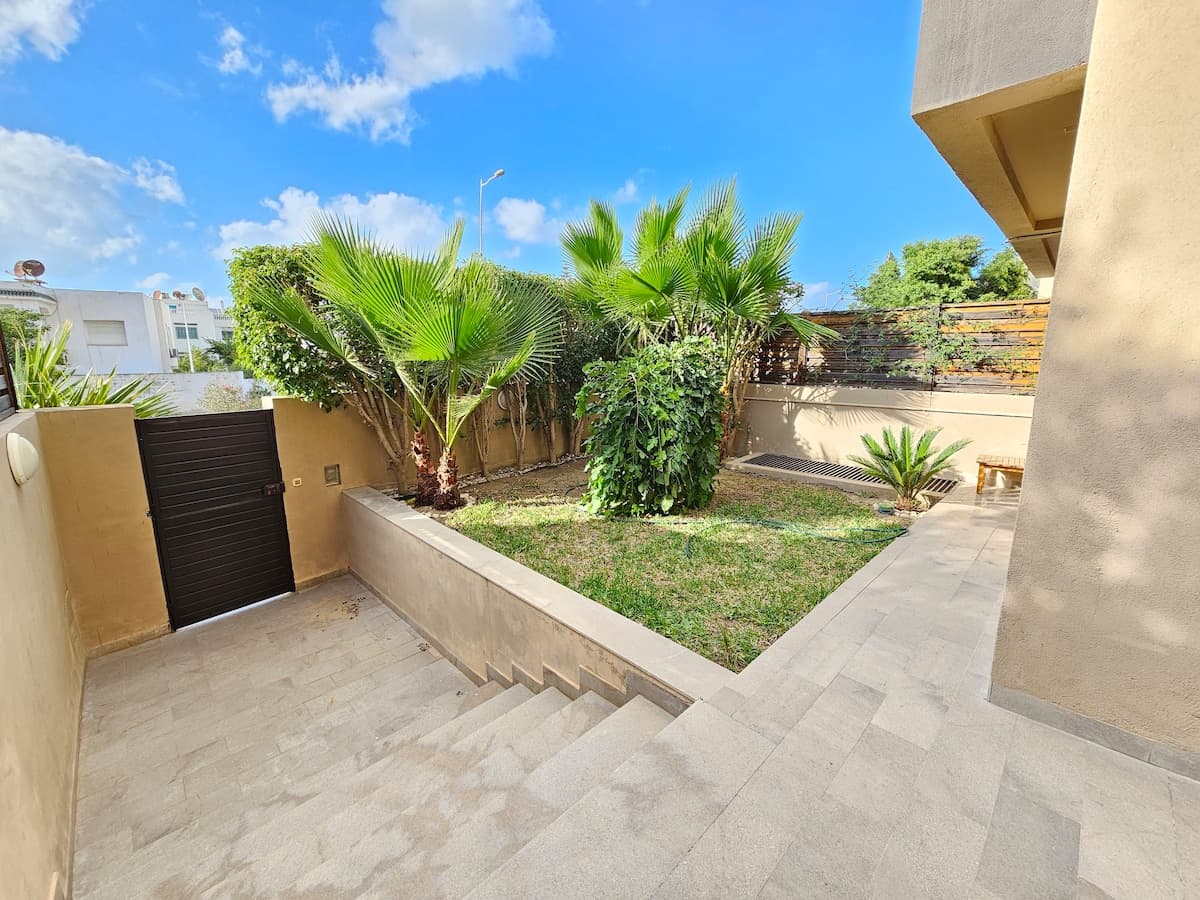 Villa élégante et moderne avec jardin privé - image 68
